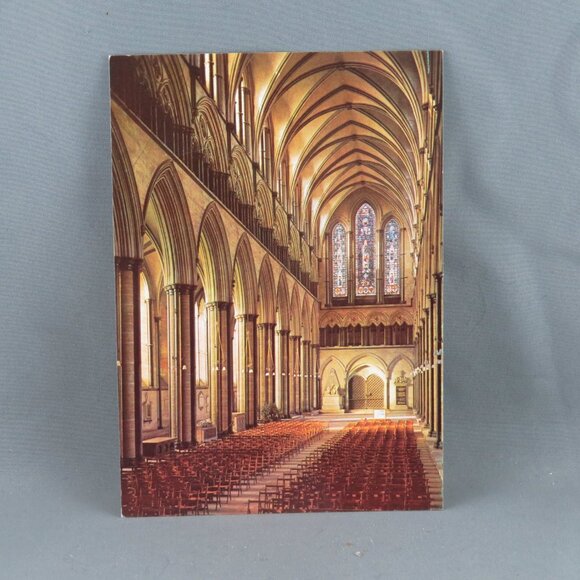 Vintage Postcard - Salisbury Cathedral Nave - Walter Scott - Picture 1 of 4
